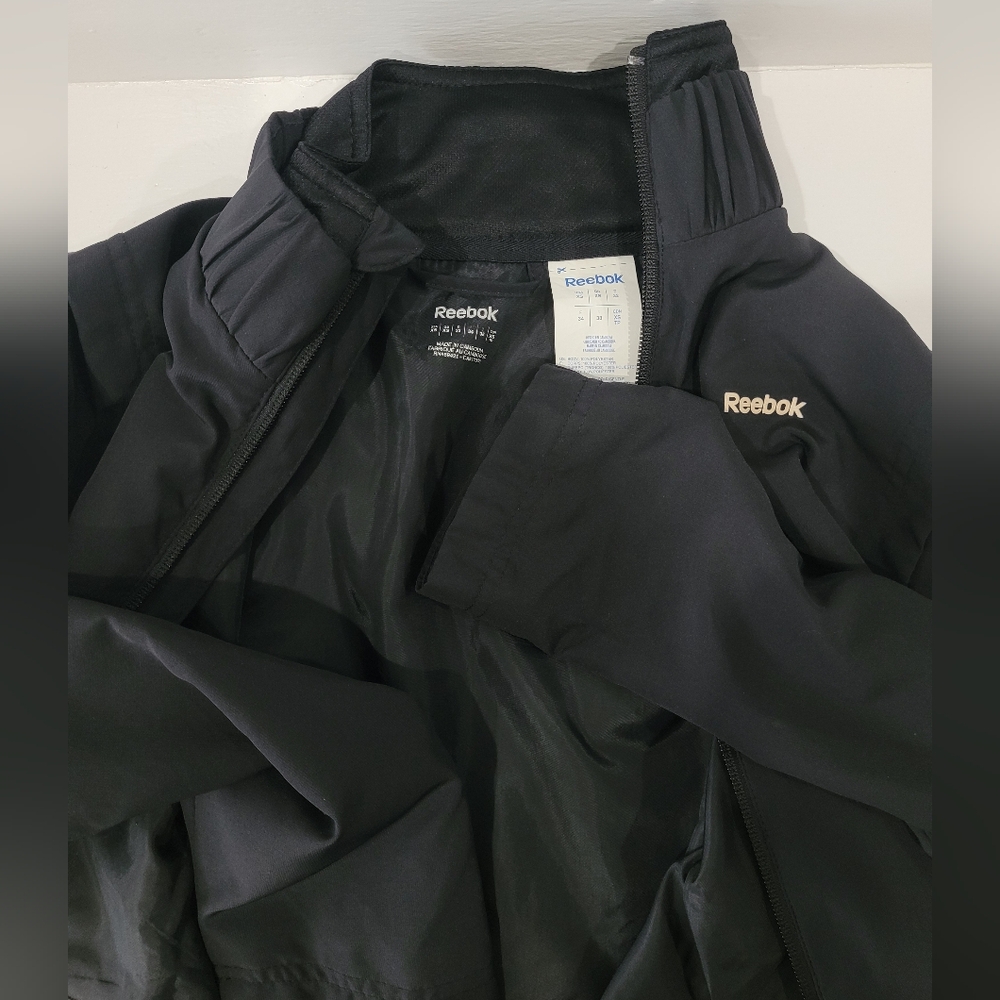 New Reebok Core Running Running Jacket Windbreaker Sz XSmall Black - Picture 9 of 15